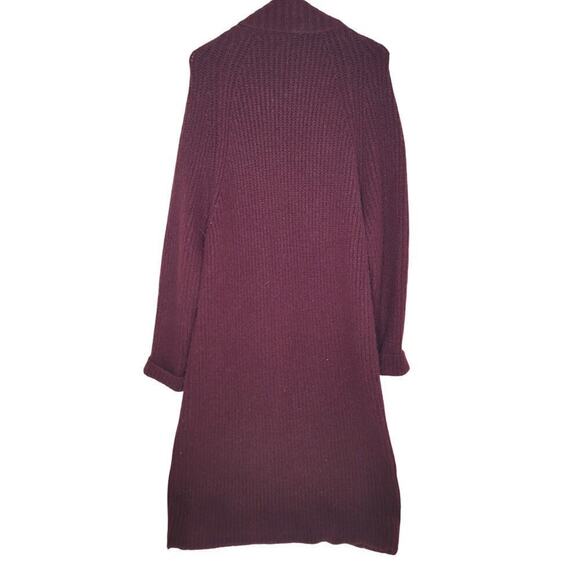 Line the brand cardigan is cut in a relaxed silhouette Color Burgundy. - Picture 5 of 8